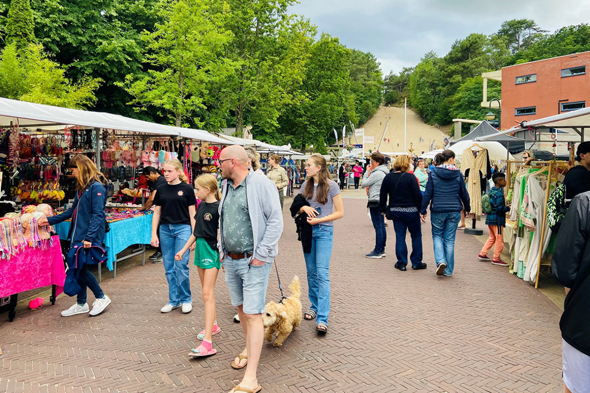 Zomeravondmarkt in Schoorl